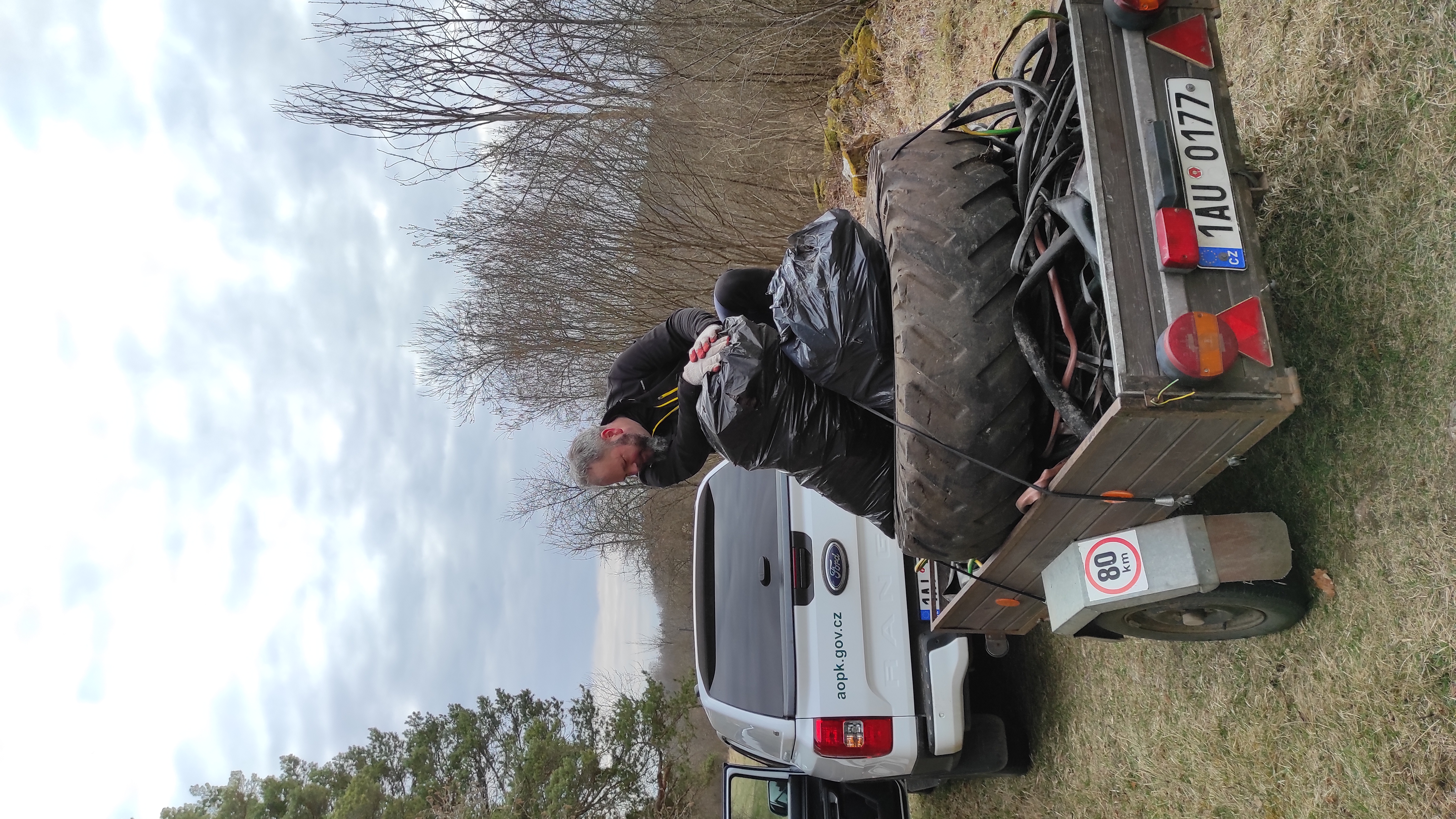 Vysbírané odpadky z přírodní památky Výří vrch a z Vyšenského lomu.