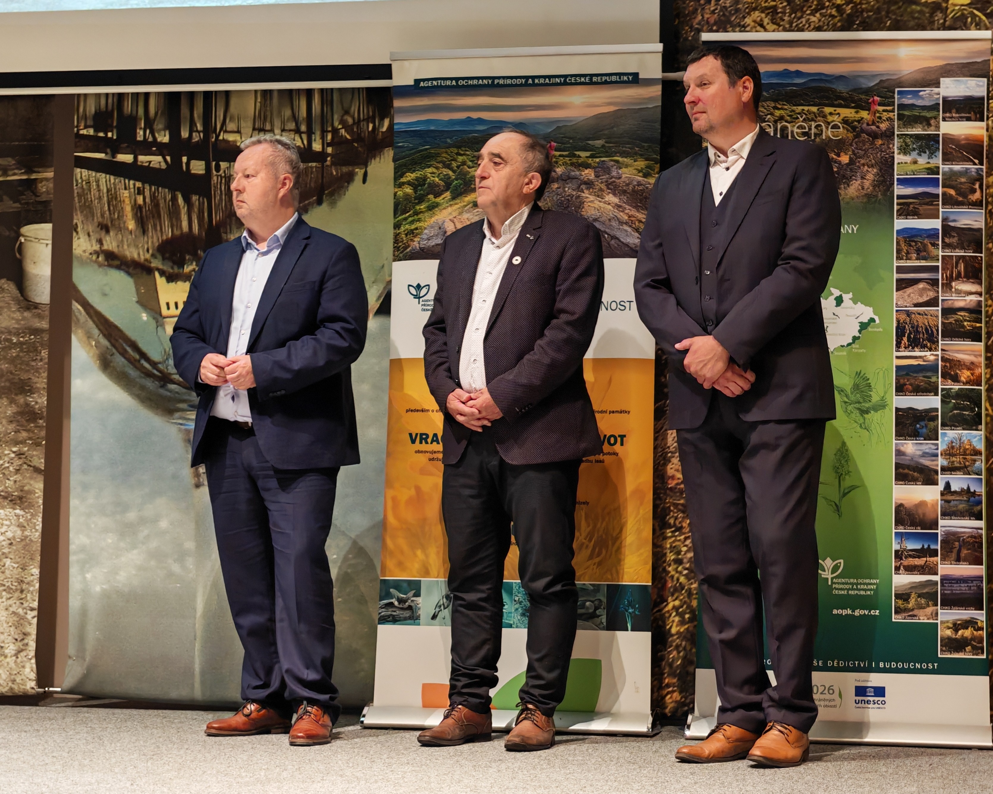 Ceny předávali hejtman Ústeckého kraje Richard Brabec, ředitel Agentury ochrany přírody a krajiny ČR František Pelc a ředitel CHKO České středohoří František Budský, foto: Ondřej Nitsch