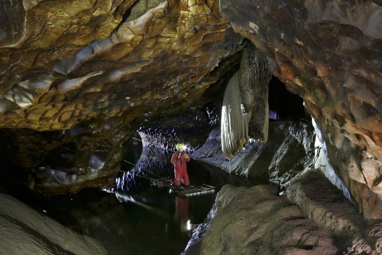 Amatérská jeskyně.