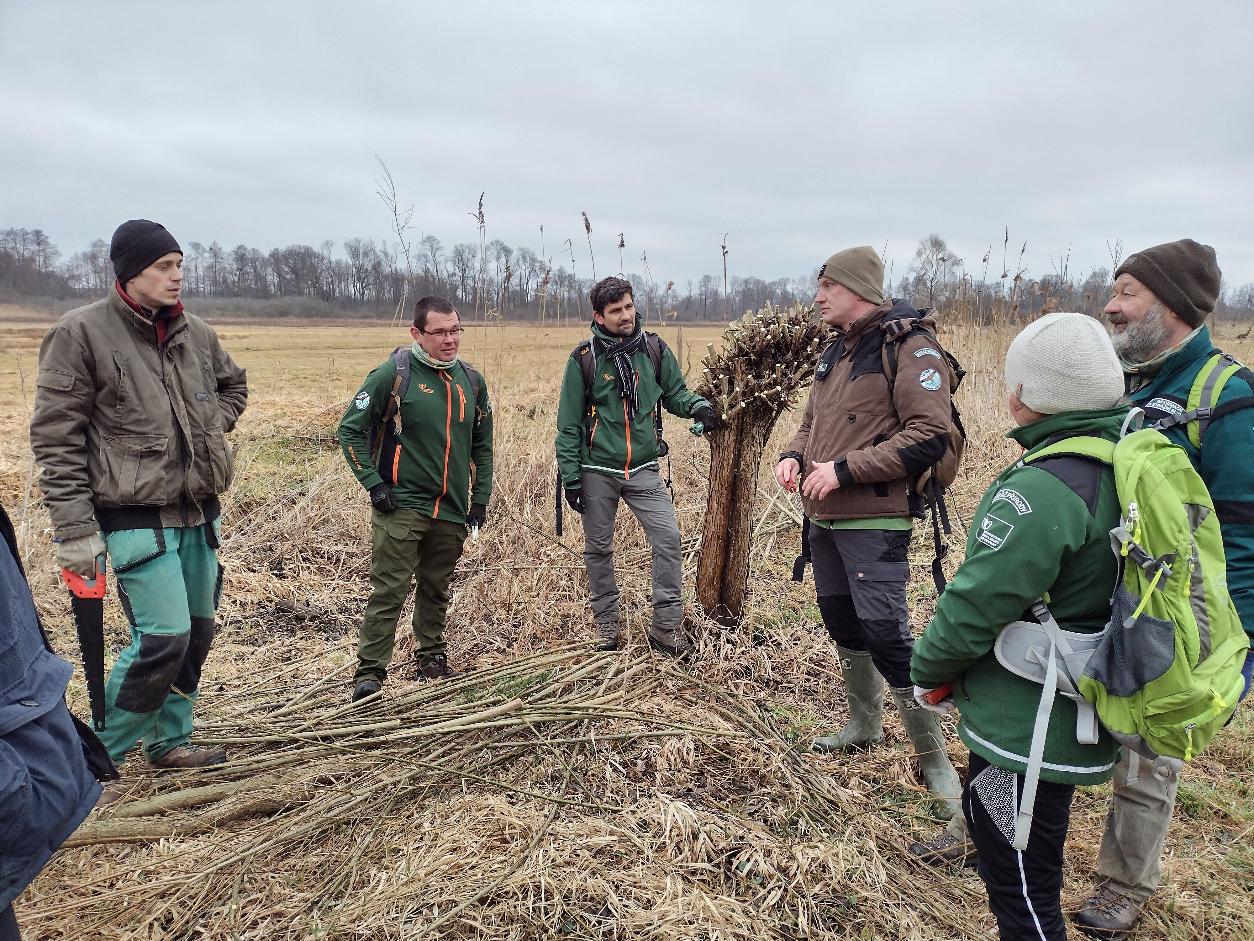 Diskuze mezi strážci.