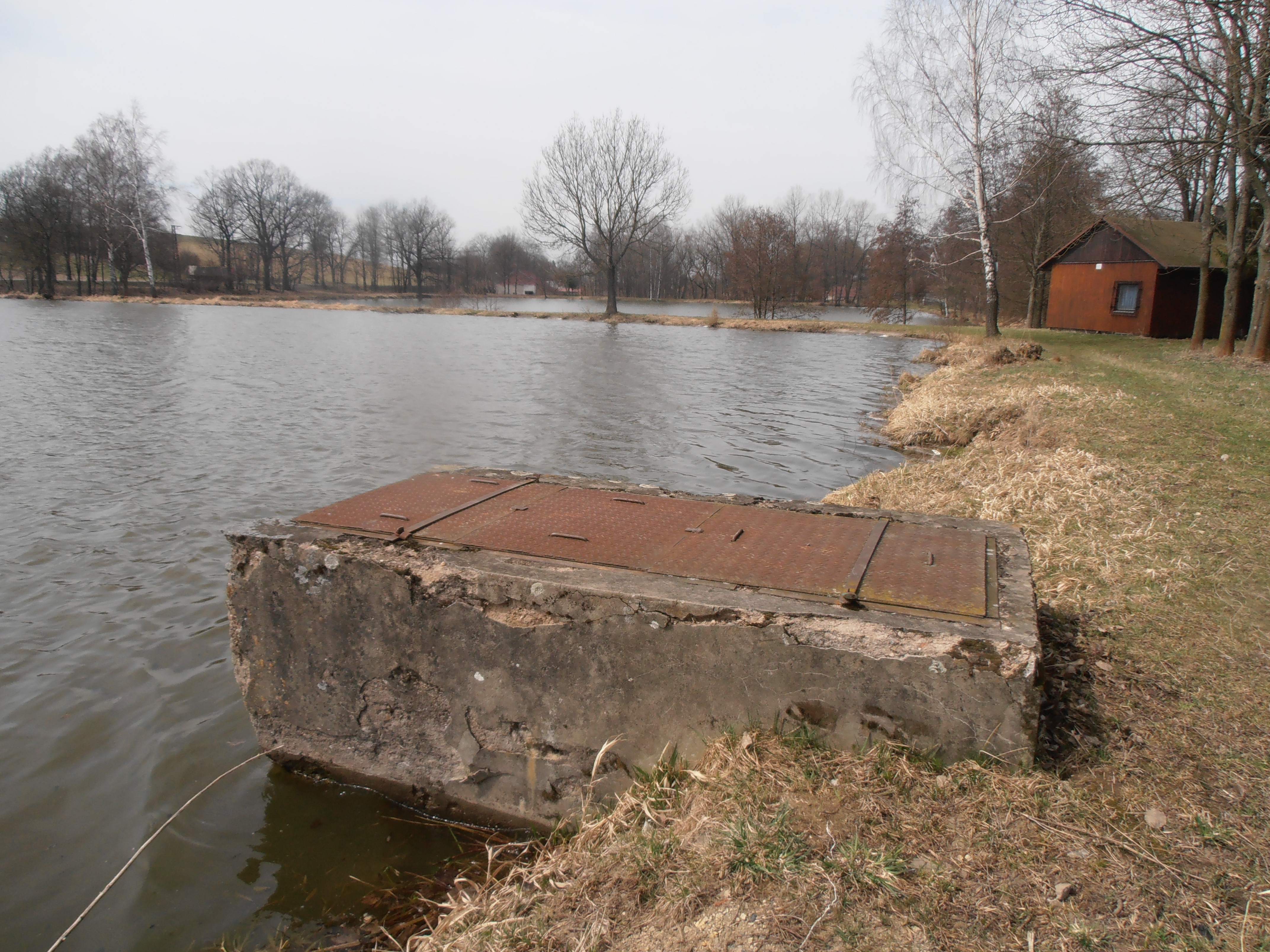 Horní výpusť před opravou